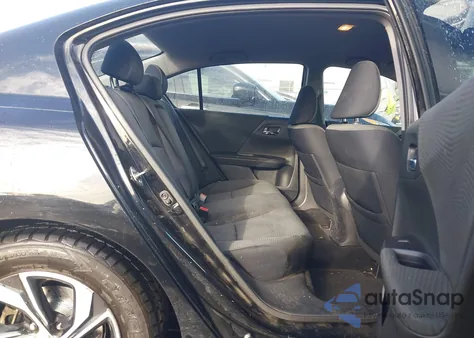 2017 Honda Accord Lx z USA, uszkodzony, nr VIN 1HGCR2F33HA208509